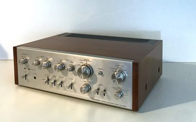 Amplificateur Pioneer SA-8100.